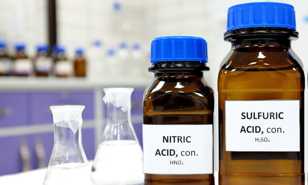 The Differences Between Nitric Acid and Sulfuric Acid