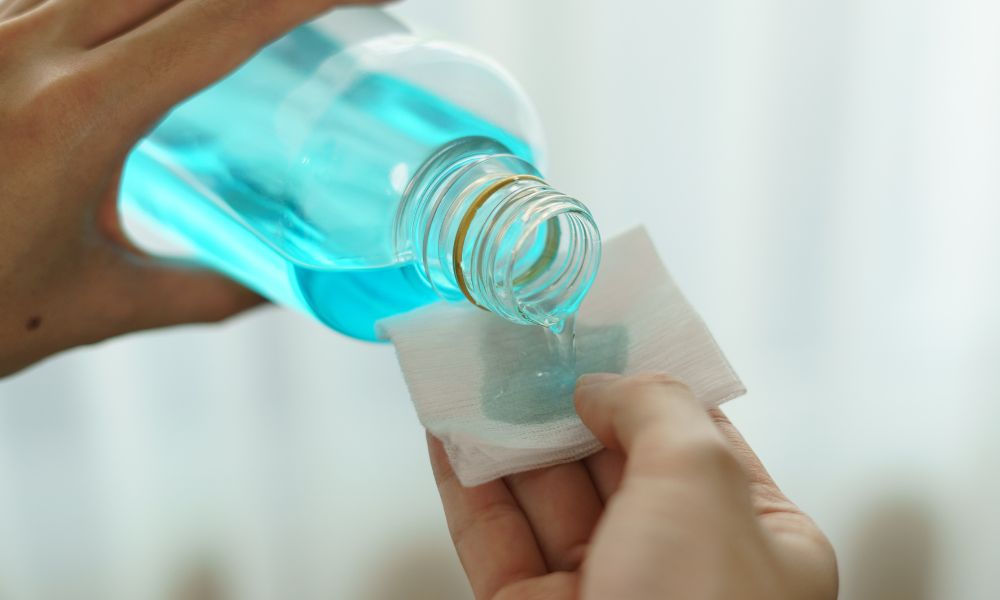 4 Safety Tips for Using Ethyl Alcohol as a Disinfectant